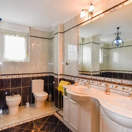 Fantastica Casa Con Piscina Y Jardin بيت للعطل San Pantaleon